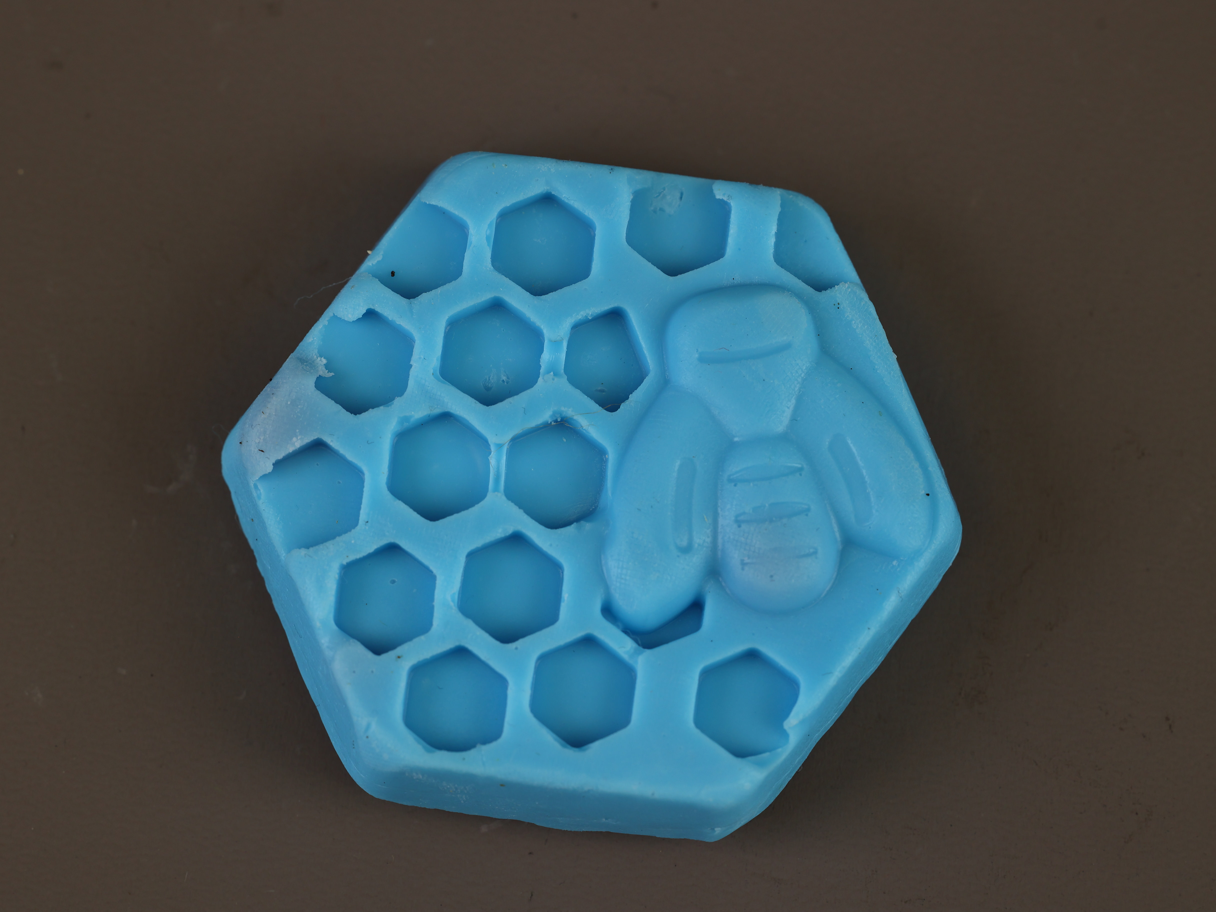 סבון גדול בצורת כוורת