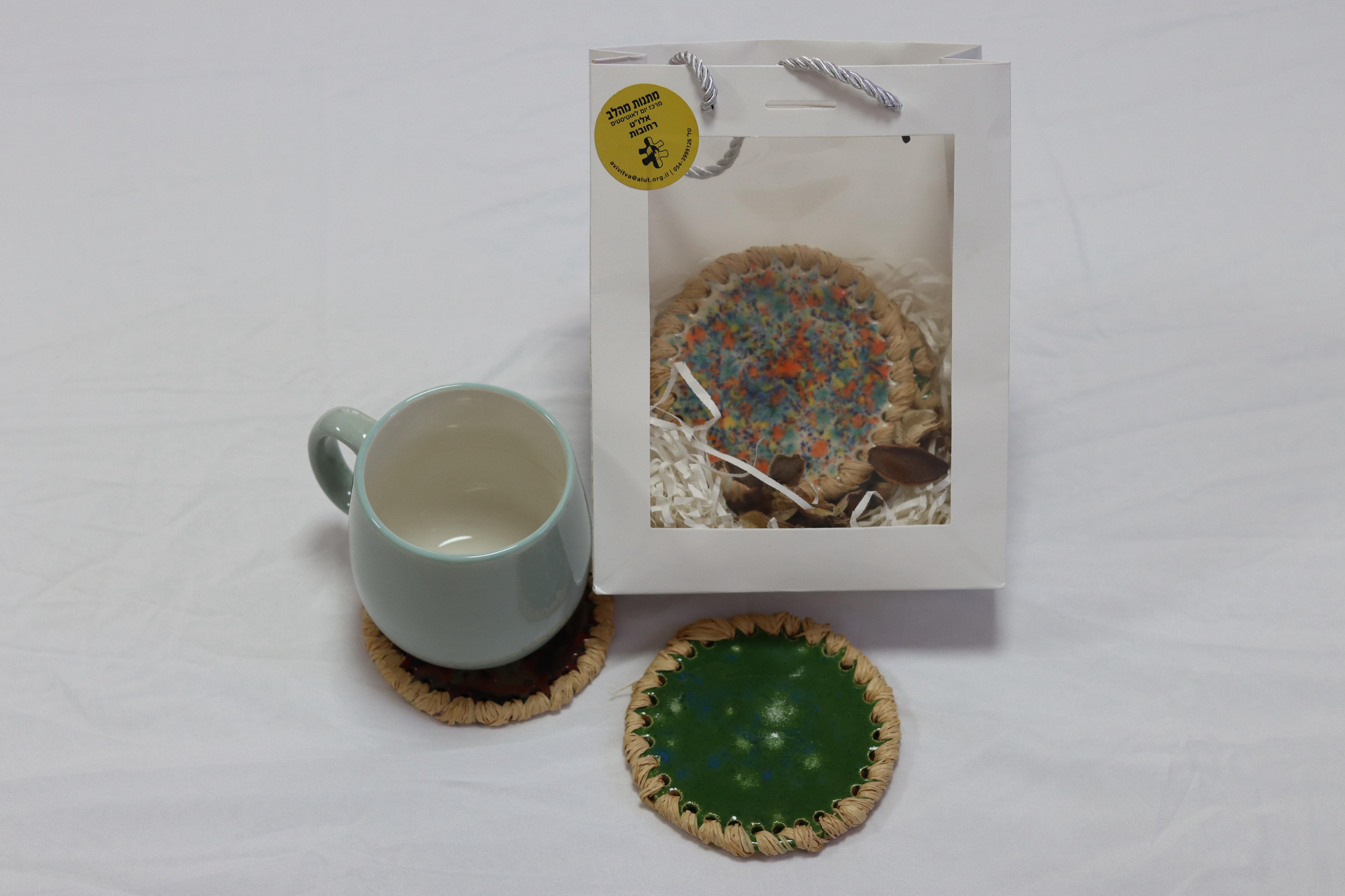 ספל ותחתיות לשתייה חמה מעוצבות